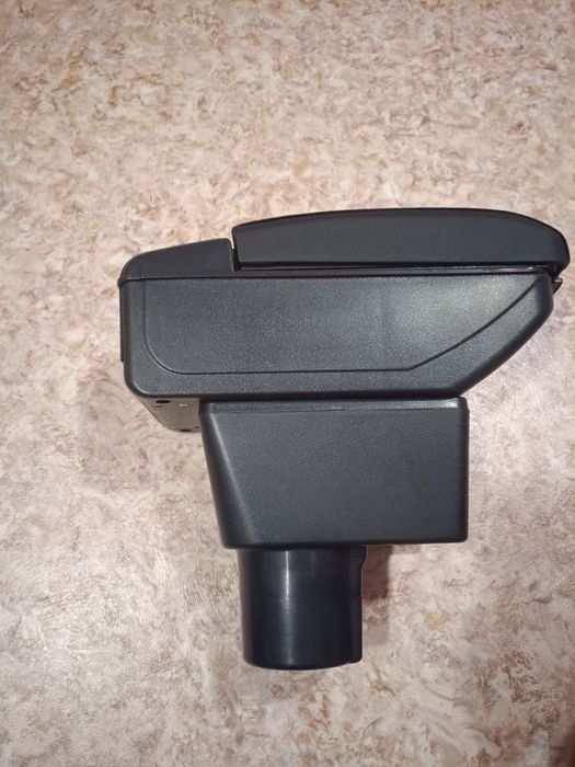 Подлокотник на Рено Дастер от 2019 года