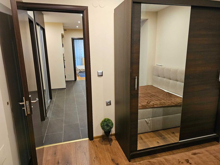 Тристаен апартамент -близо до Медицински Университет, Червен площад