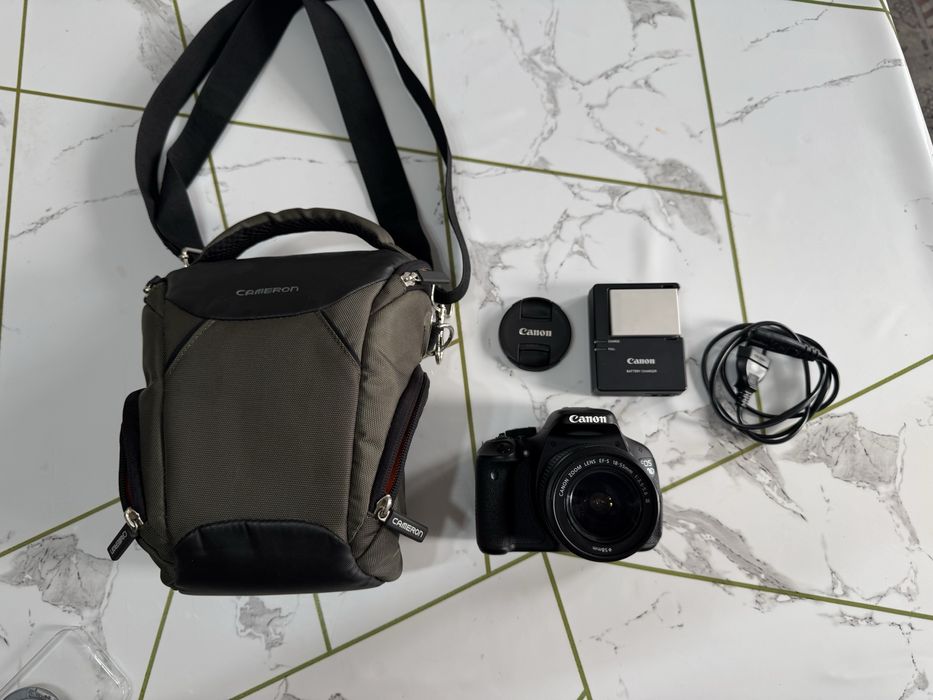 Зеркальный фотоаппарат Canon EOS 600D