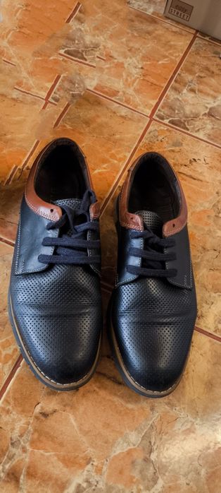 Pantofi din piele naturala