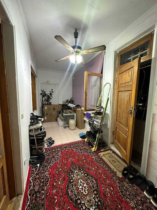 Продам квартиру на ТТЗ, Ахмад Югнакий 4-ком/1 этаж/5-этажный дом