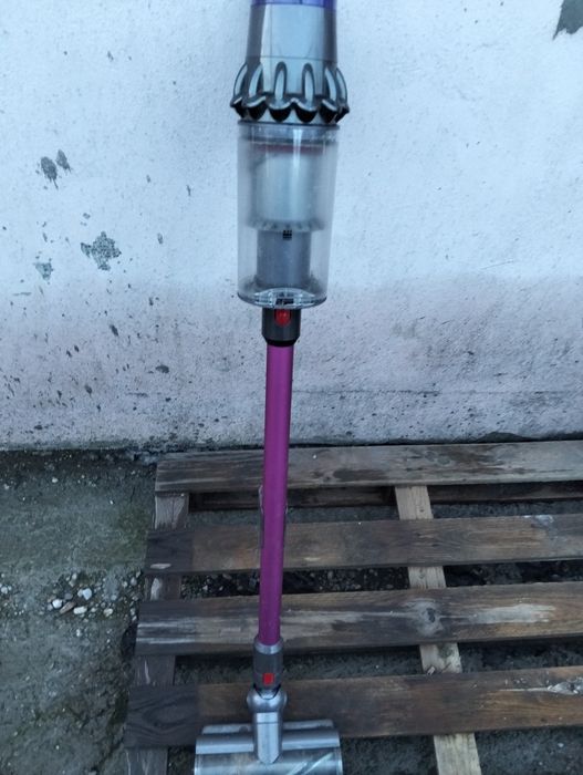 Vând aspirator dyson v11