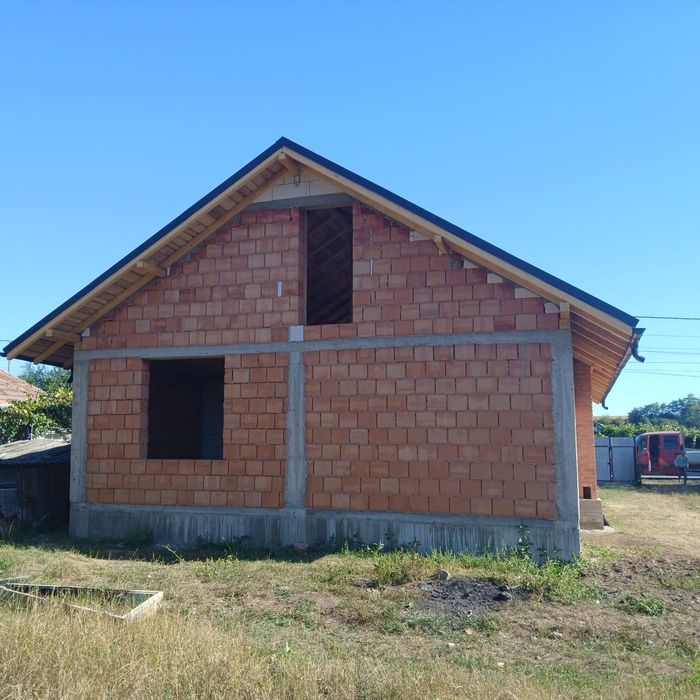 Casa de vanzare la rosu