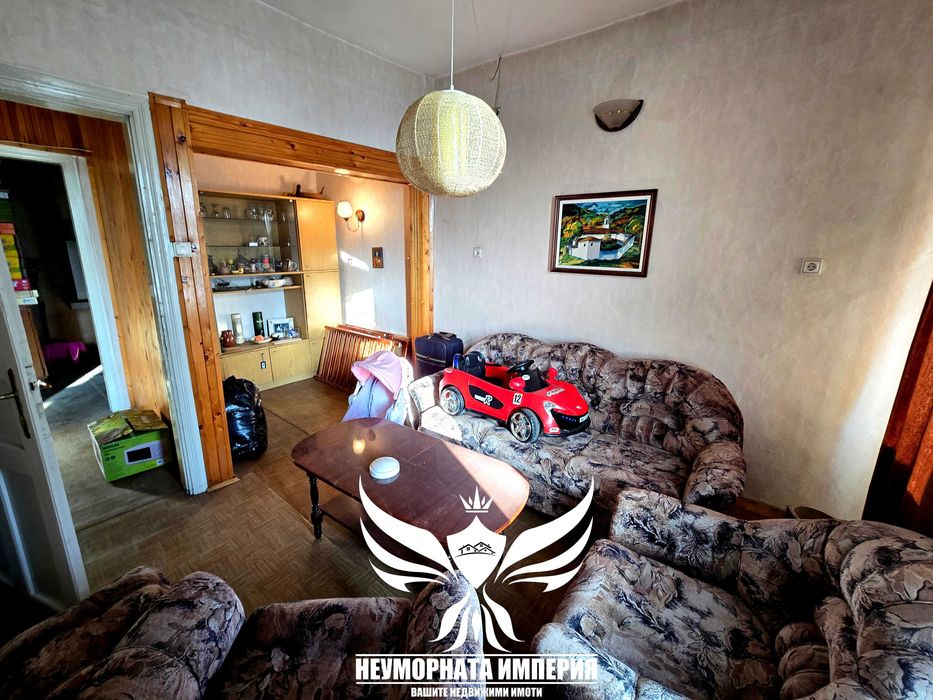 Четириетажна къща с постройки 394РЗП с широк двор 370кв. в гр.Смолян