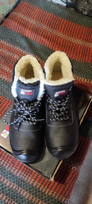Продам ботинки летние