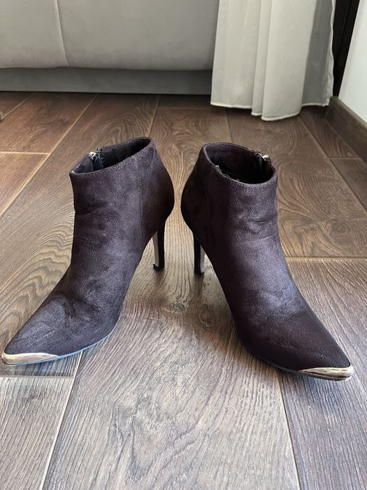 Кафяви дамски боти с ток