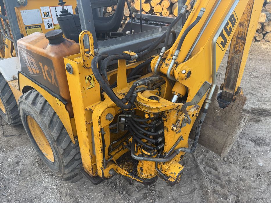 Продавам мини багер JCB 1CX 2000 година