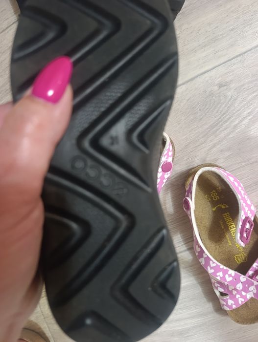 Продам туфли макасы ботинки и кроссовки