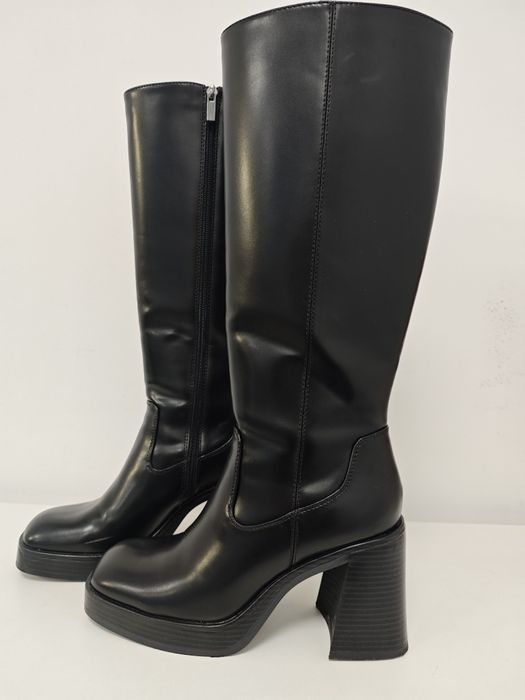 Високи ботуши на платформа Bershka, 40