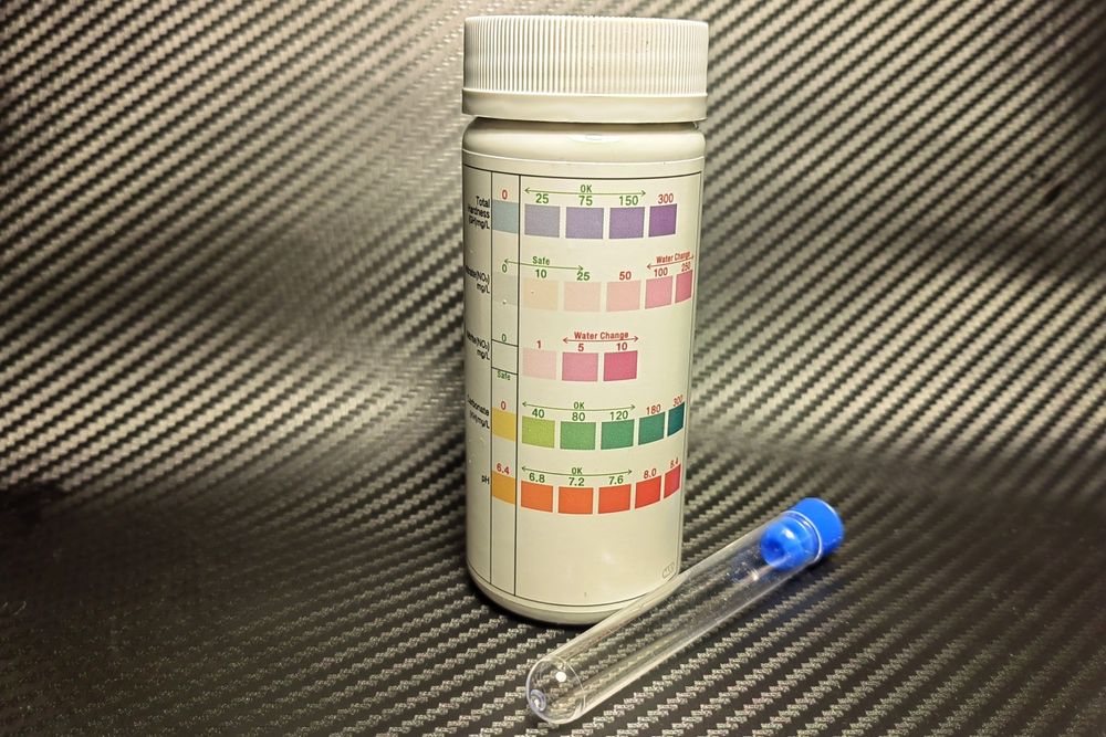 Чистачка за стъкло на аквариум.   Тест за вода и аквариум.