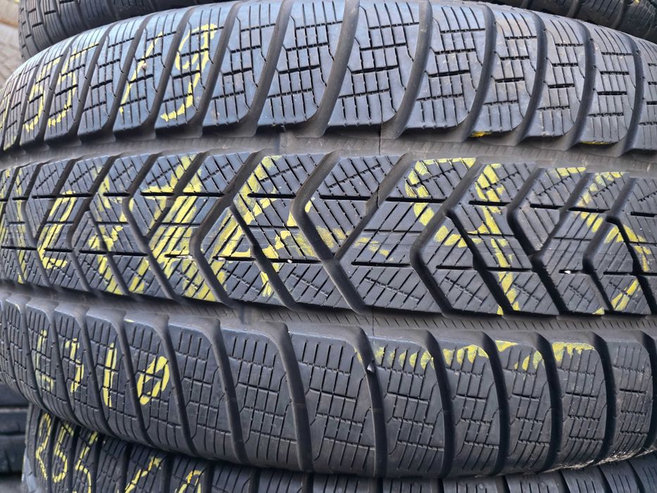 2бр Зимни гуми 275 55 19 - Pirelli - DOT 2024
