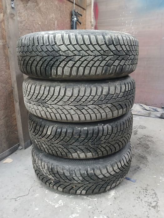 Vănd 4 anvelope cu genti Dacia Logan