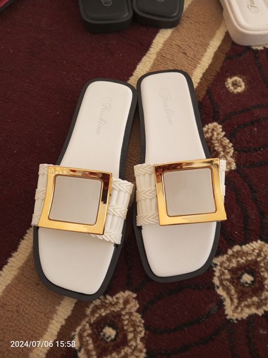 Massaj stolidagi eshakda