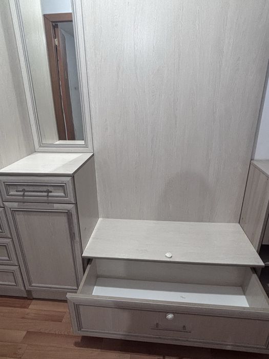Продам шкаф для прихожей