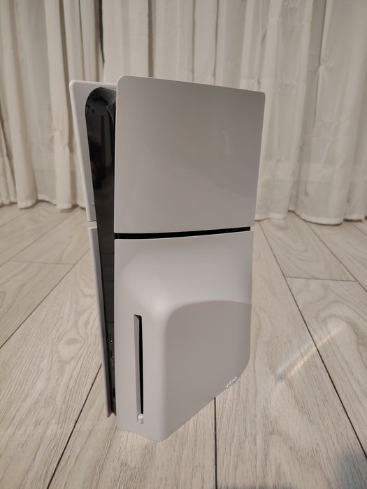 Vand sau schimb cu PC Gaming.. PlayStation 5 disk 1tb memorie interna