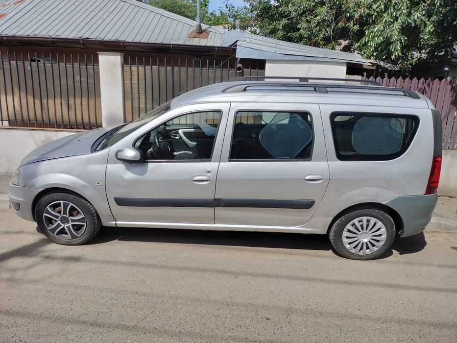Vând Dacia logan