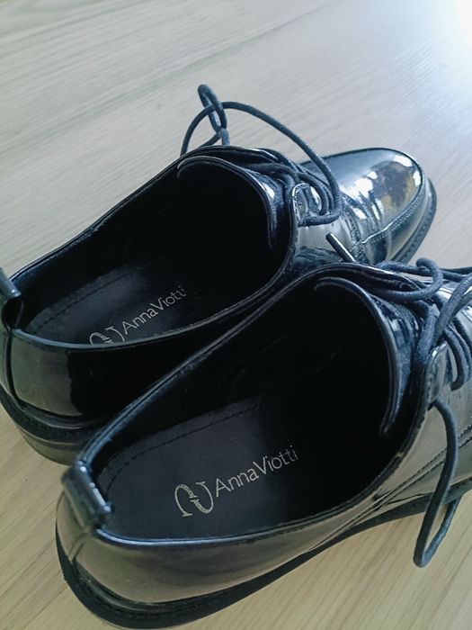 Pantofi piele lăcuită