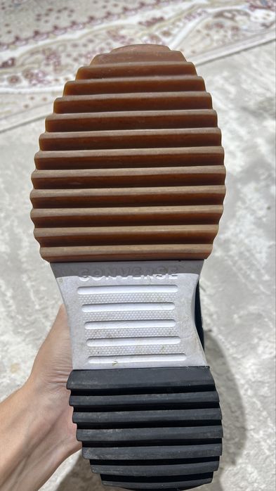 Продам кроссовки Converse