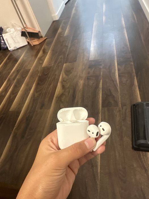 AirPods 2поколения