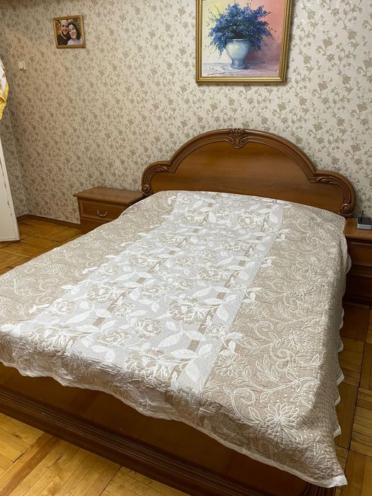 Кровать из массива дерева