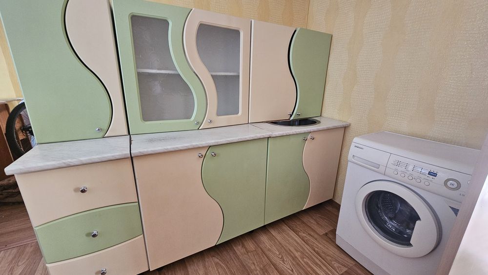 Продам кухонный гарнитур б/у