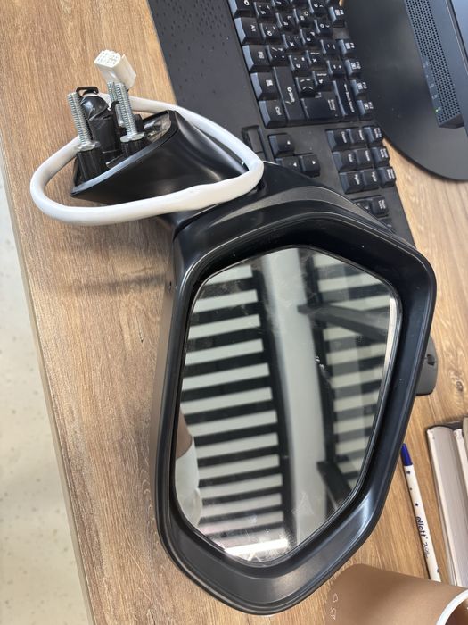 Боковое зеркало