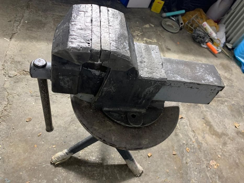 Продаются Тиски слесарные