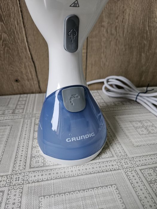 Aparat de calcat vertical ( cu aburi) Grundig