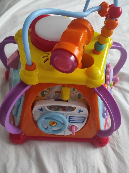 Супер куб с 15 динамични дейности, музикална играчка