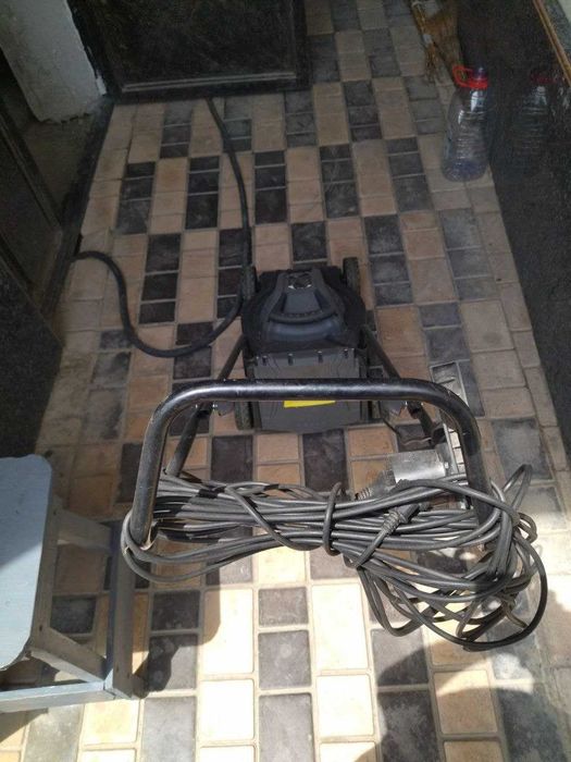 Срочний Газонакосилка сотилади