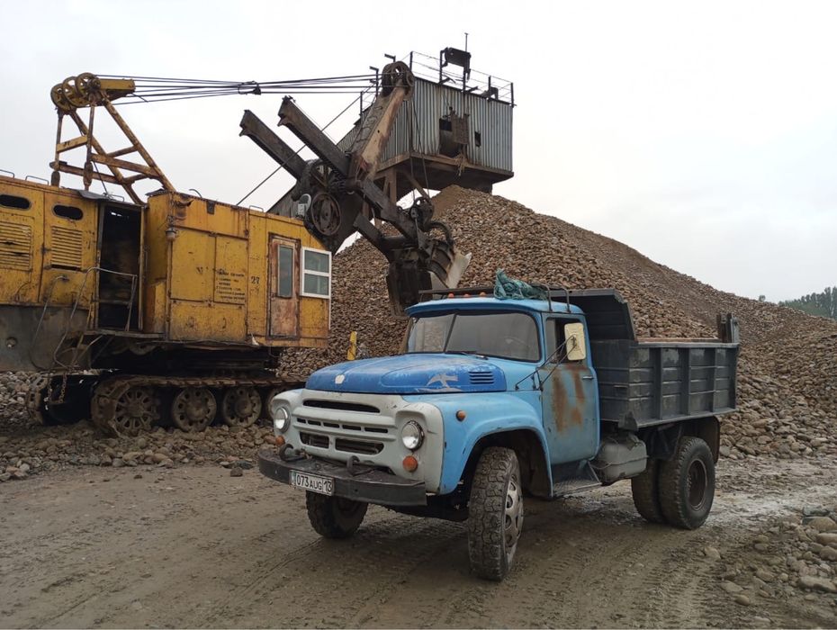 Зил Доставка сыпучих грузов Отсев Сникерс Щебен Писок вывос Мусор Дост