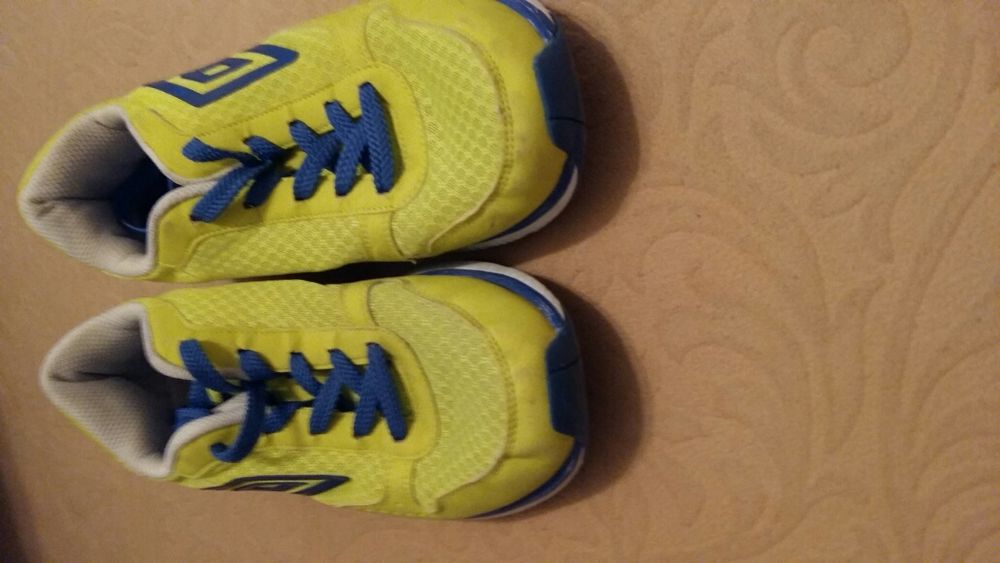 Маратонки умбро