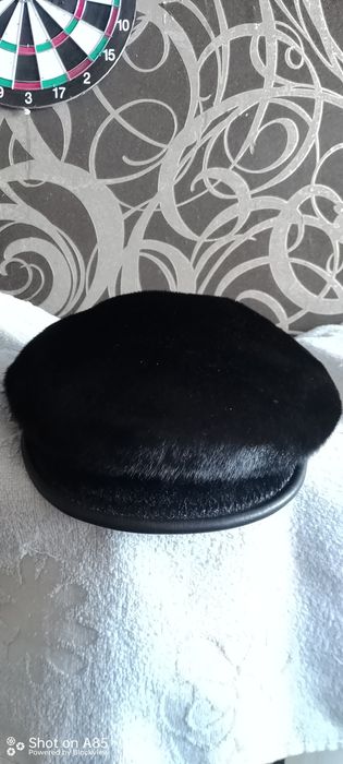 Кепка из нерпый б/у Италия