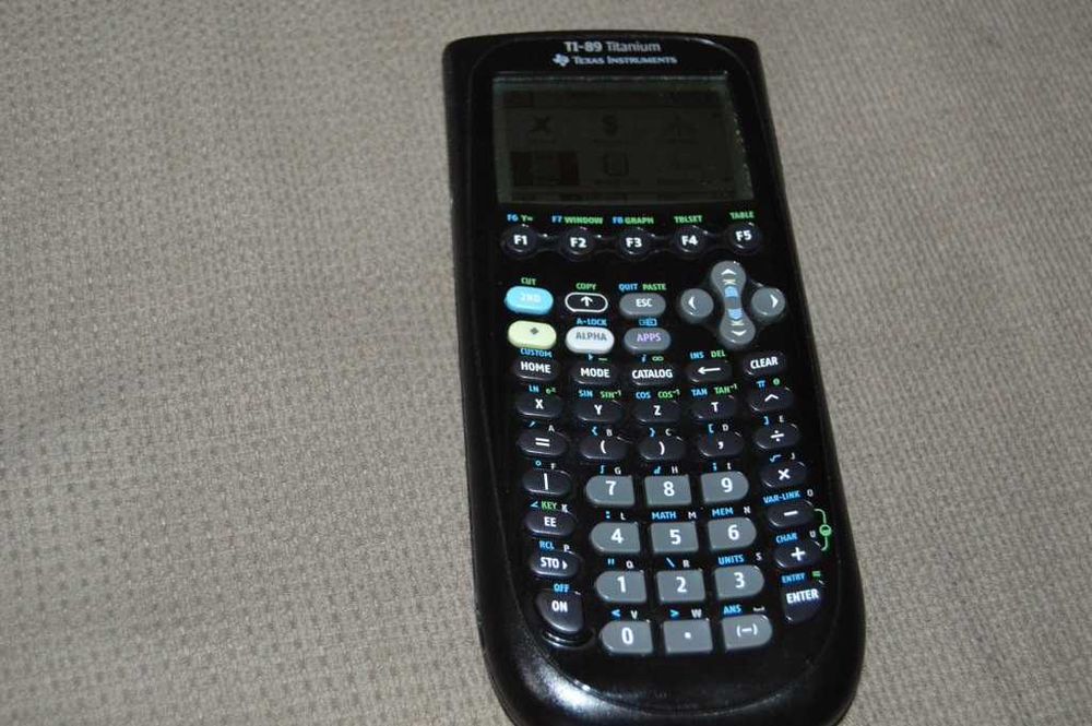 Calculator Grafic Texas Instruments TI-89 Titanium CAS (cu Capac)