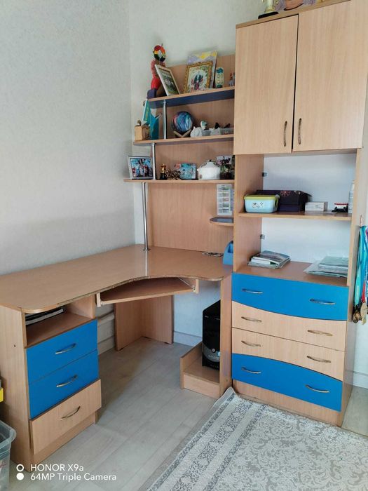 Продам детскую стенку с письменным столом