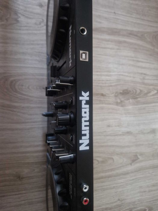 Numark Mixtrack Platinum FX
