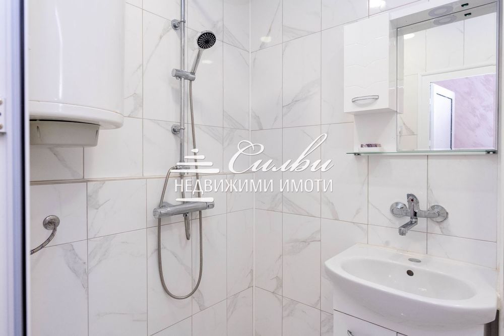 Тристаен апартамент след ОСНОВЕН ремонт - кв.Тракия