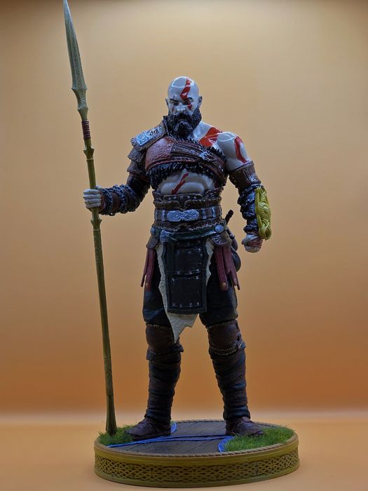 Kratos God of War Premium Statue | Ръчно боядисана | С витрина | 31 см