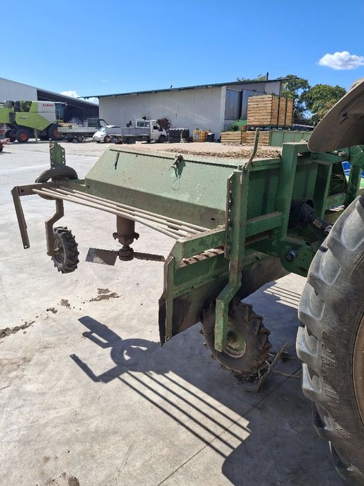 Tocator pentru tractor cozi ceapa/usturoi