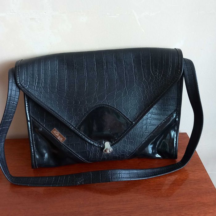 Дамска чанта черна ретро