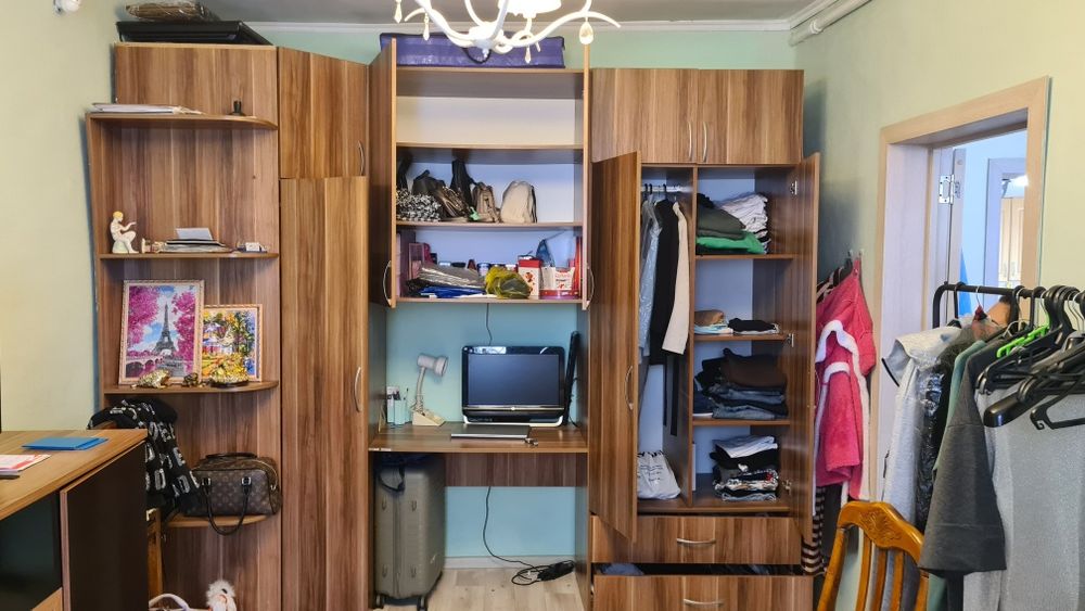 Продам шкаф угловой