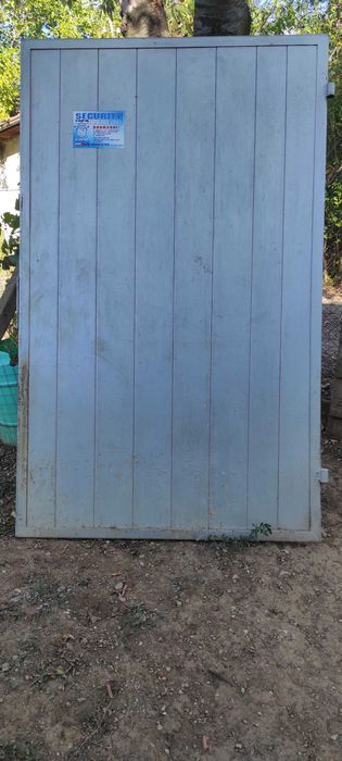 Желязна гаражна врата