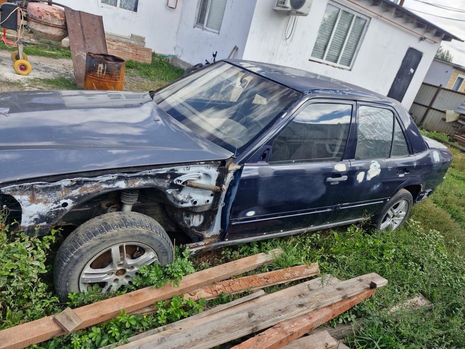 Продам Mersedes W124 на разбор полностью