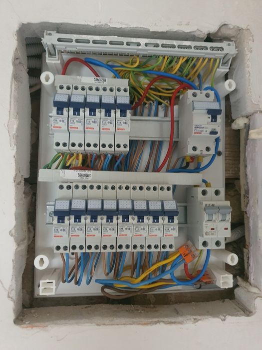 Electrician execut Instalatii electrice de la "A-Z"