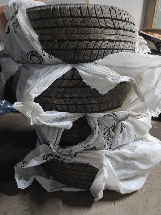 Продам резину 215/55/17