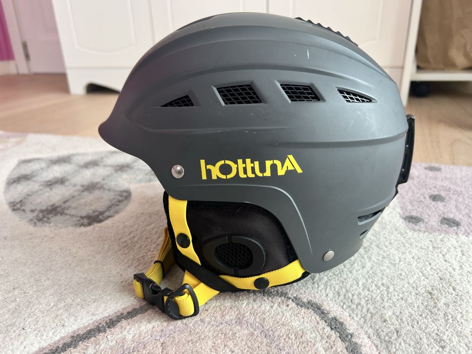 Ски каска размер М с подарък ски ръкавици