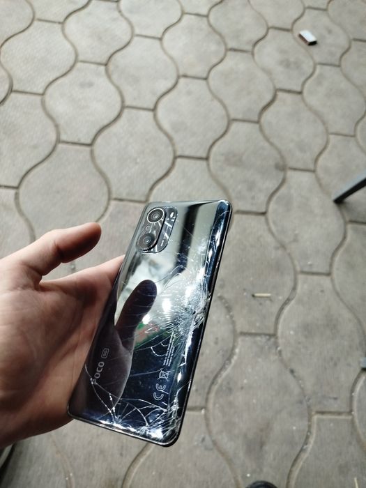 Продам телефон poco f3