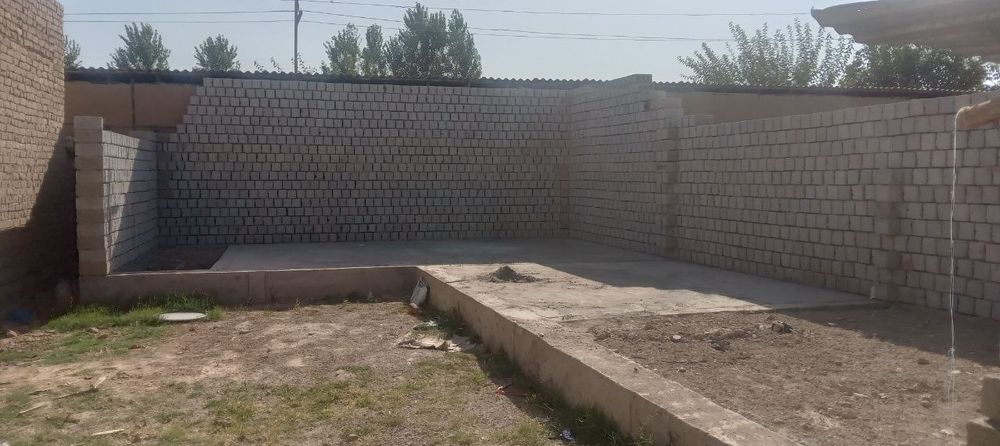 Yangi yol Tinchilik 2 ta 1.2sotix 4 xona uy tomi yopilmagan