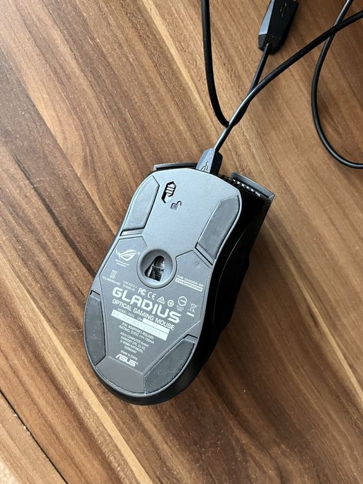 Продам игровую мышь Asus ROG Gladius