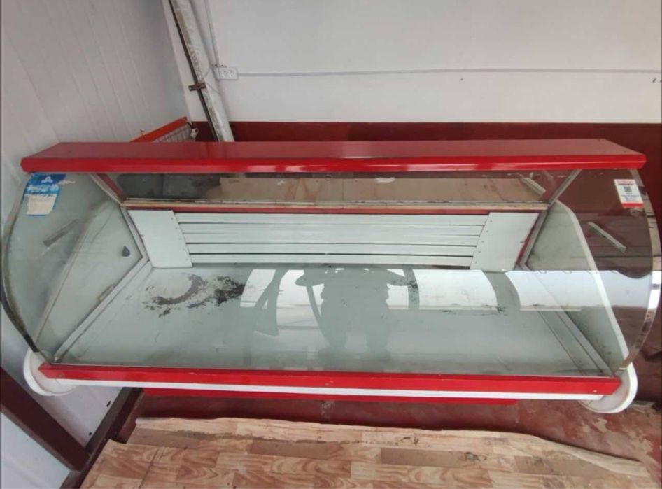 Холодильник для витрины